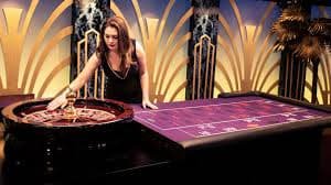 Filipino player accessing poker online platform on smartphone showing live casino lobby
